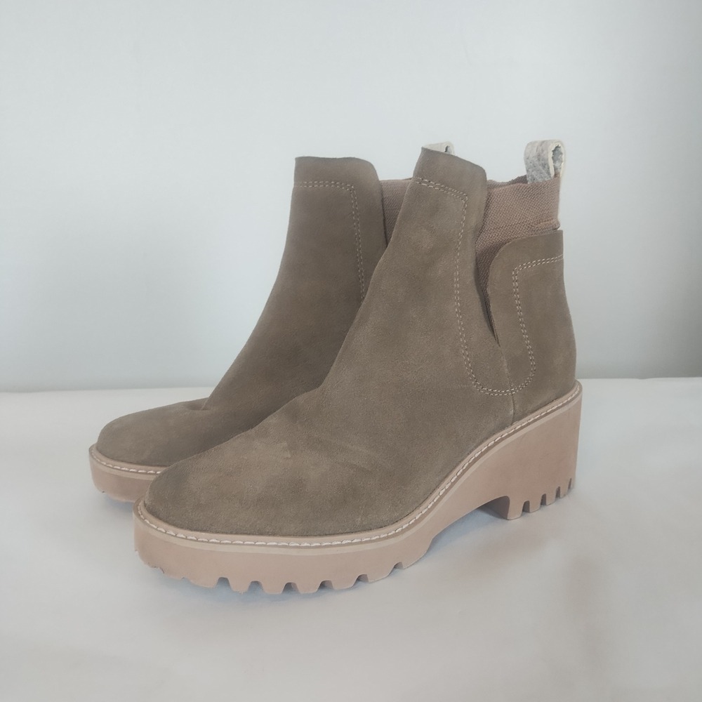 Dolce Vita Huey Taupe Suede Lug‎ Sole Pull On Chelsea Boots Women's Size 9